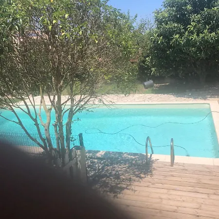 Pratique Avec Wc Et Vasque Attenant Du Rucher Naturaile * Montagnac (Herault)